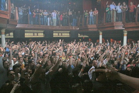 crowd dancing